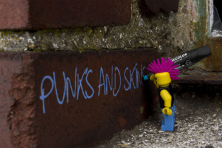 Punks and Skins: A Playful Typeface for Edgy Web Design